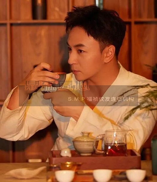 发际线后移也阻挡不了释小龙的帅酷